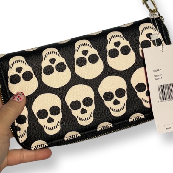 Betsey Johnson Handbags - NWT Betsey Johnson Skull Wallet Wristlet Purse - Black & White